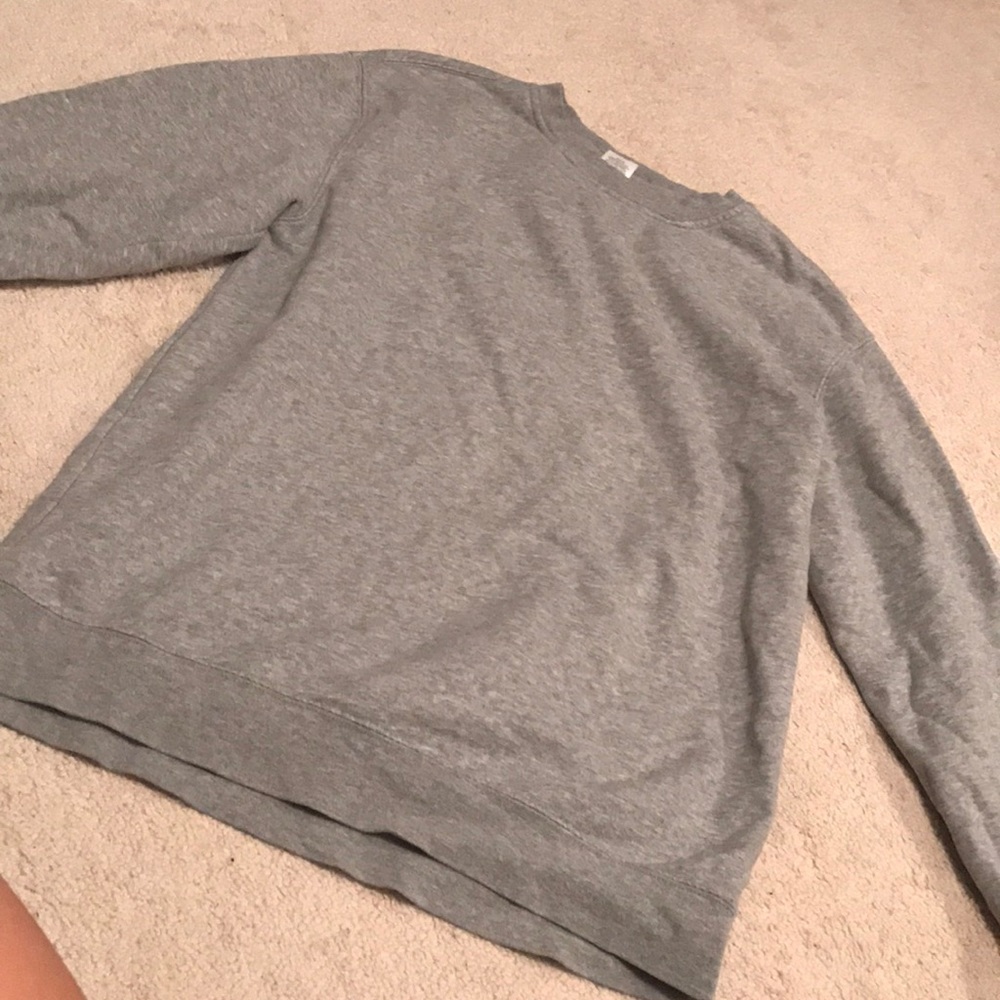 SUPER COMFY grey sweatshirt!!